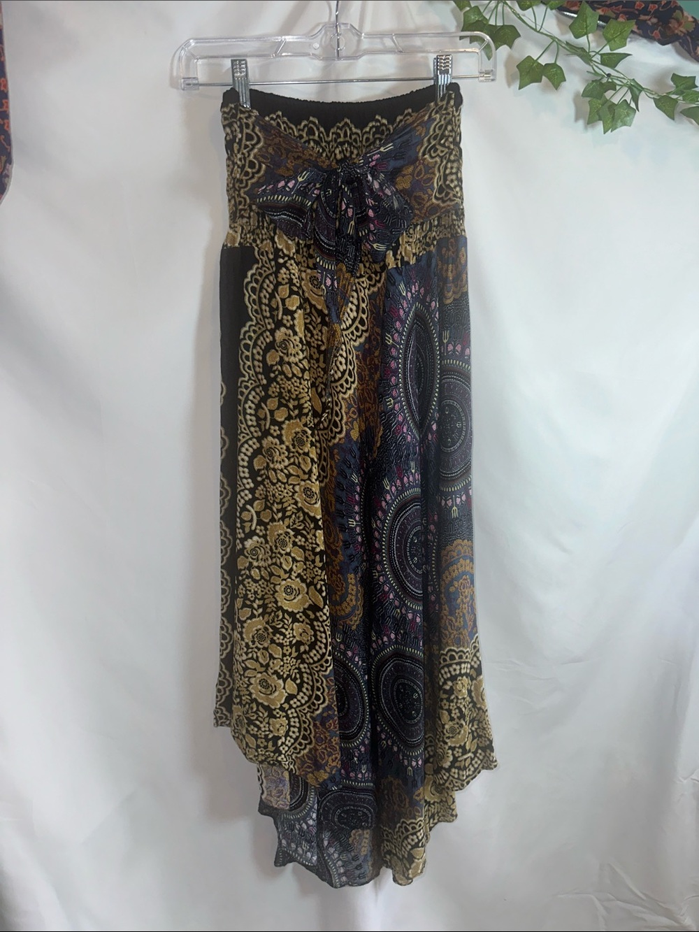 Elastic Waist flowy Skirt in Black & Gold Floral Print